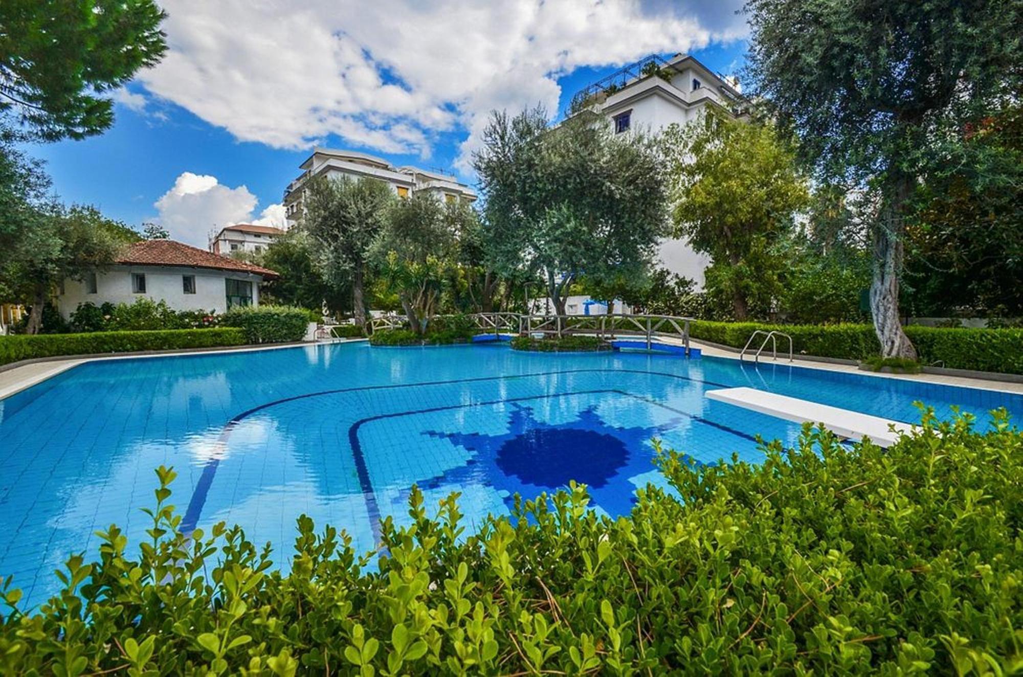 Casa Mar - Elegant Apartment With Pool And Panoramic Terrace In The Heart Of Sorrento Kültér fotó