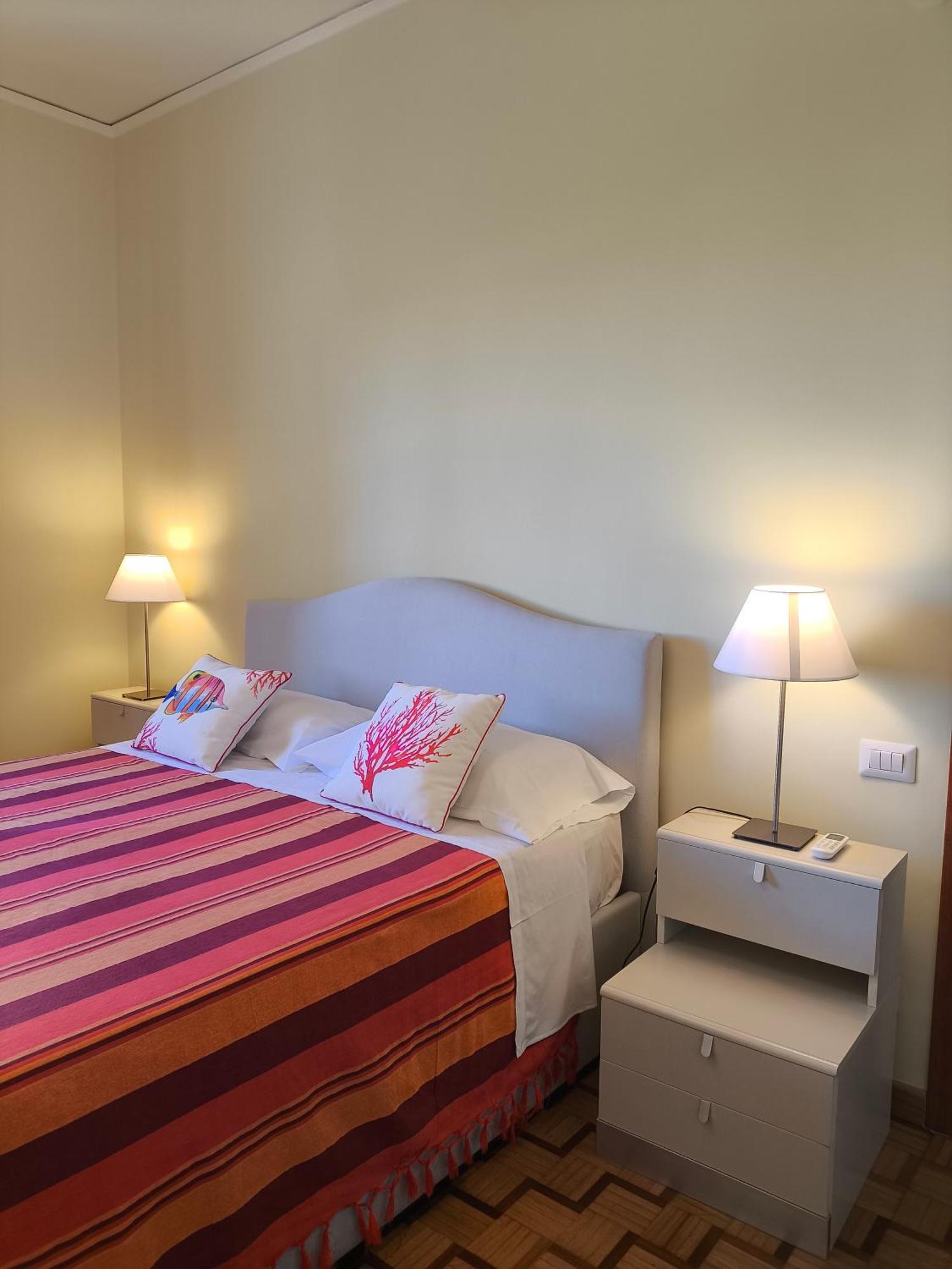 Casa Mar - Elegant Apartment With Pool And Panoramic Terrace In The Heart Of Sorrento Kültér fotó