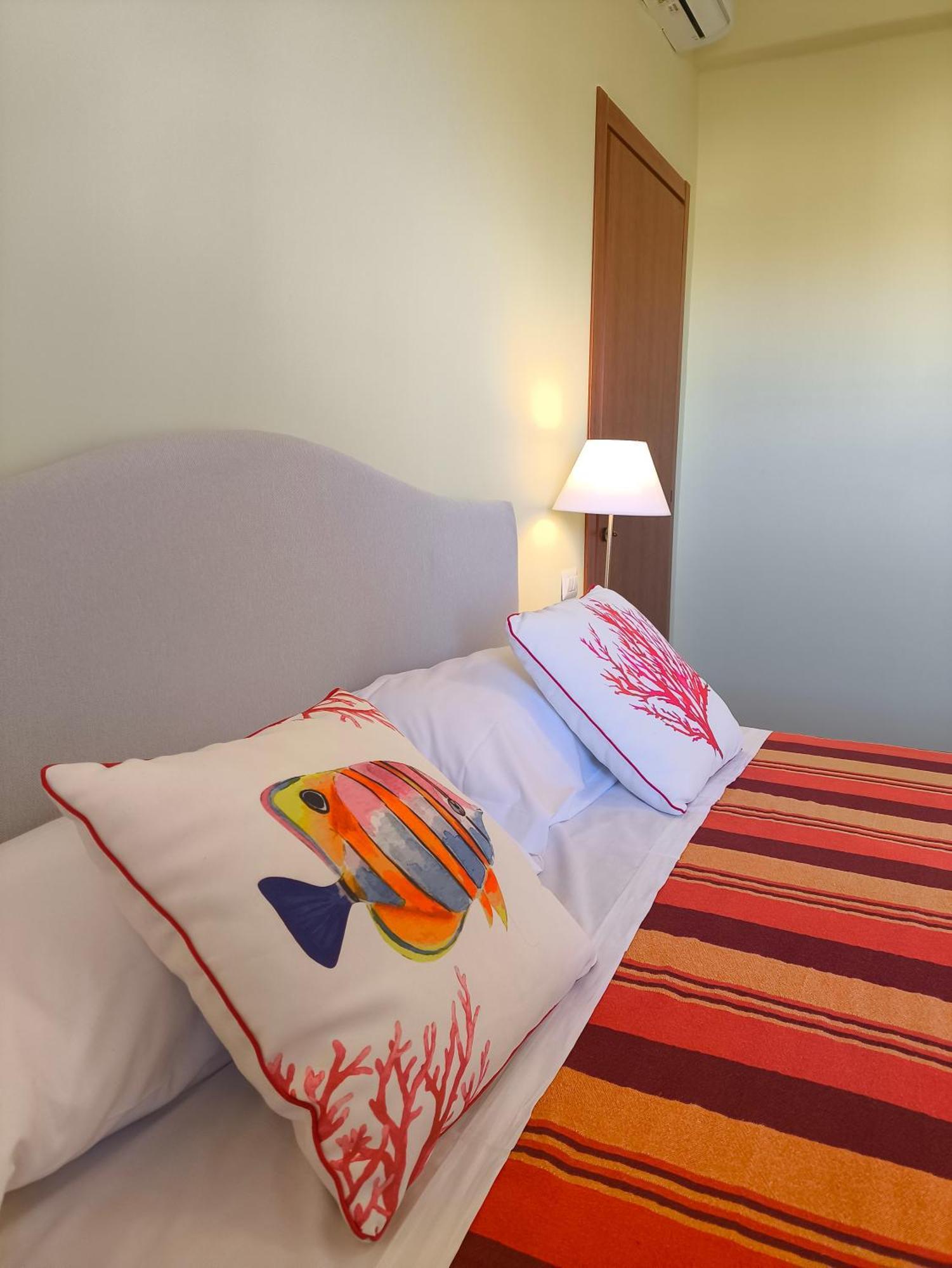 Casa Mar - Elegant Apartment With Pool And Panoramic Terrace In The Heart Of Sorrento Kültér fotó