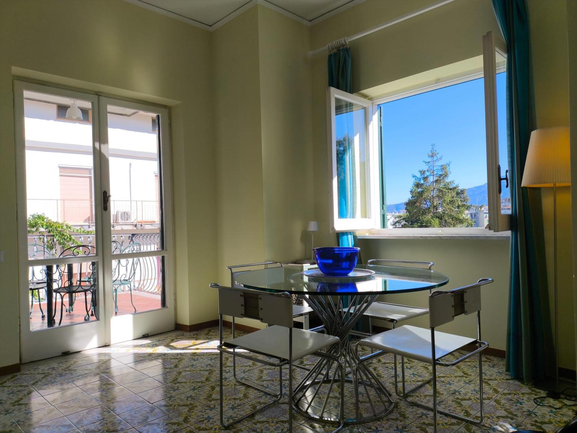 Casa Mar - Elegant Apartment With Pool And Panoramic Terrace In The Heart Of Sorrento Kültér fotó