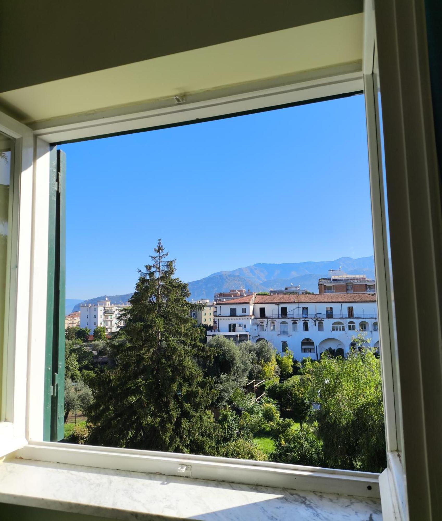Casa Mar - Elegant Apartment With Pool And Panoramic Terrace In The Heart Of Sorrento Kültér fotó